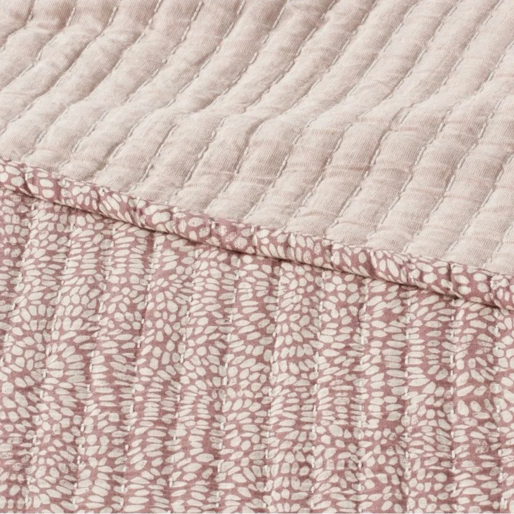 Threshold Pink and White cotton matelasse’ Quilt King